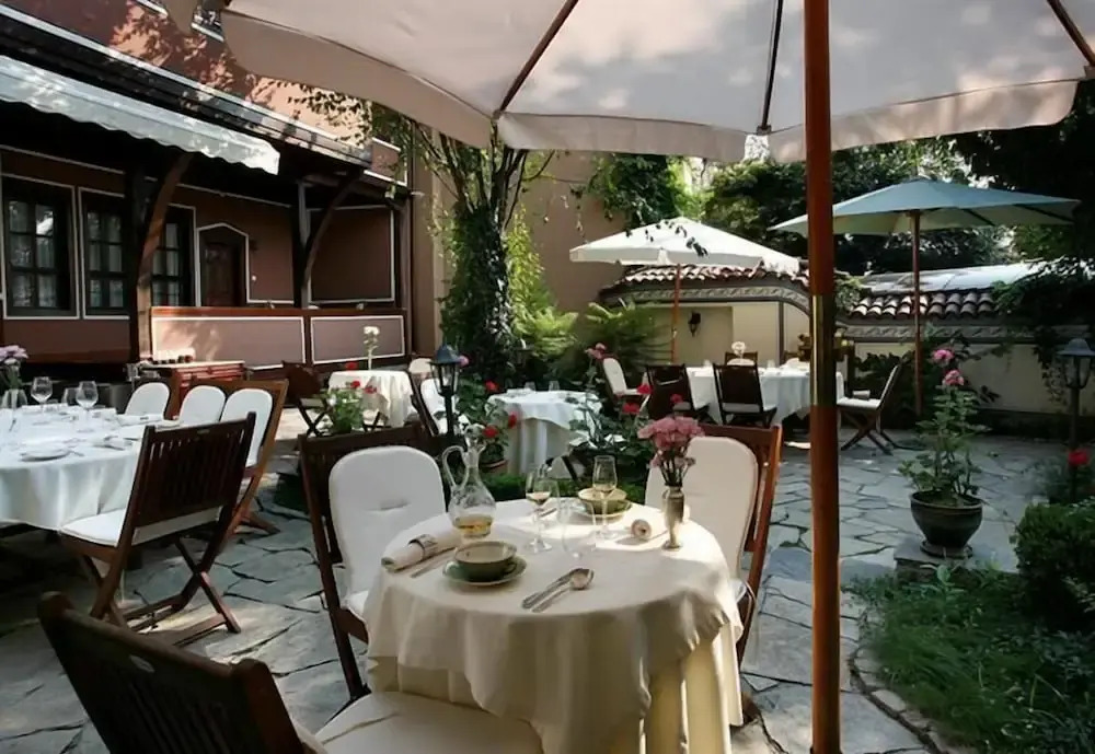 Photo - Old Legends Hotel