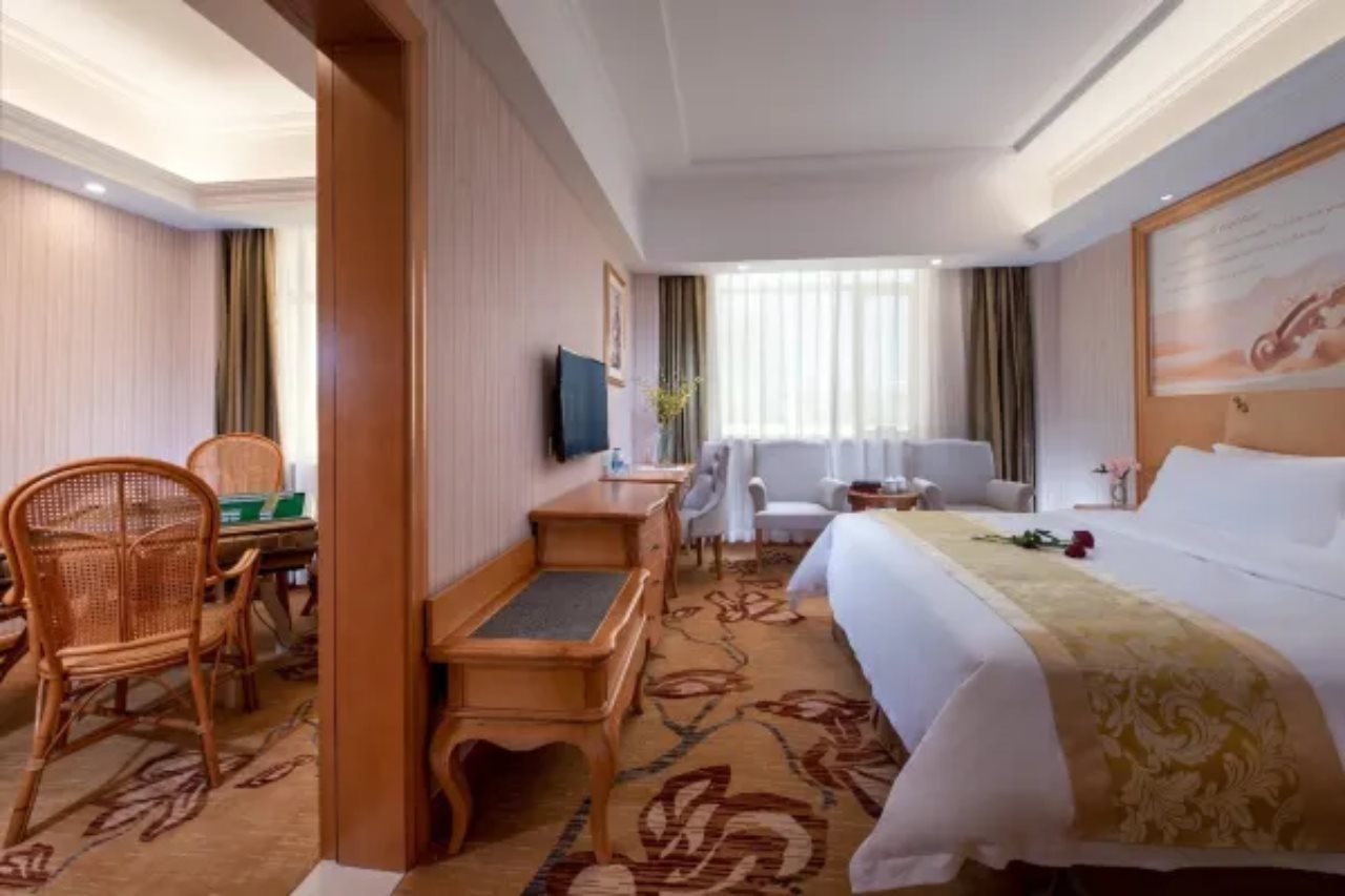 Vienna Hotel Huizhou Danshui Baiyun Road