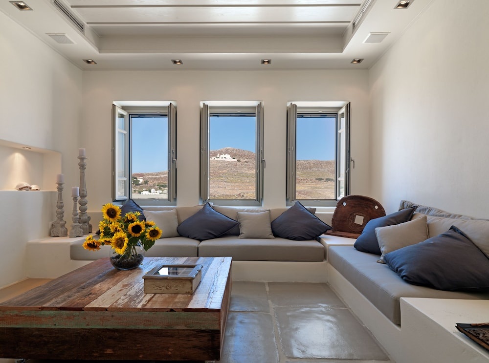 Themonies Luxury Suites
