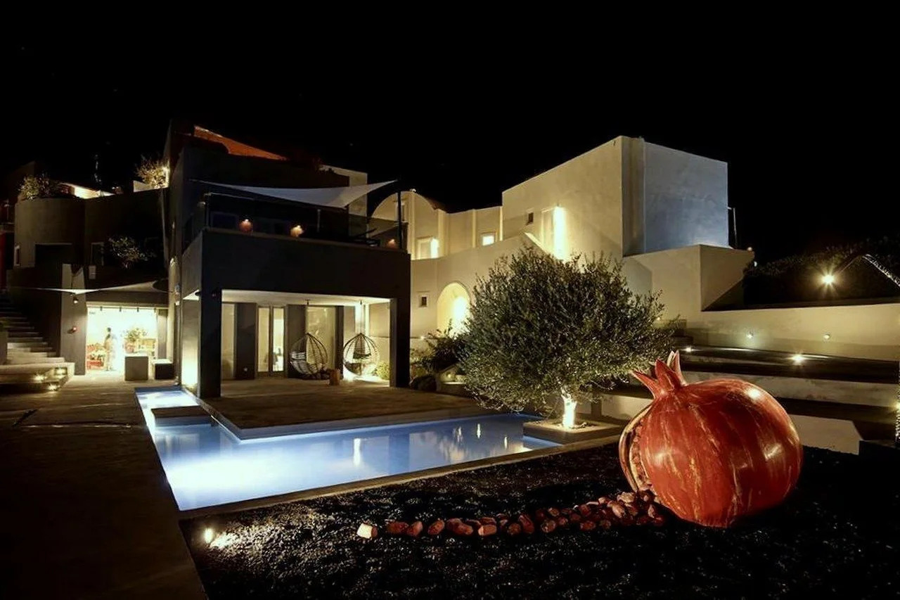 Photo - West East Suites