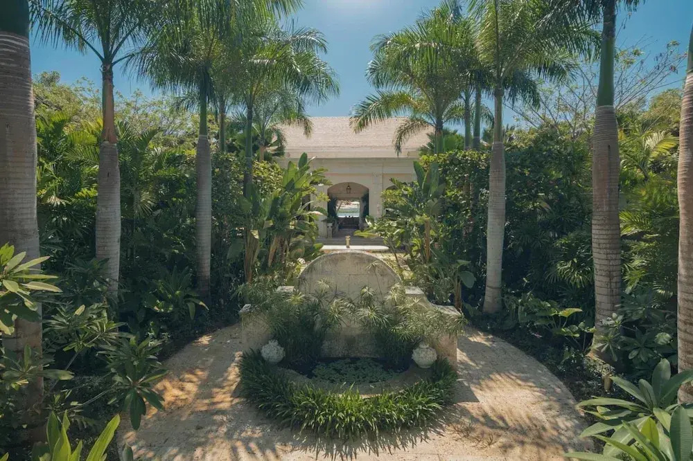 Foto - Unique lake-front 10-bedroom mansion in most luxurious resort of the caribbean