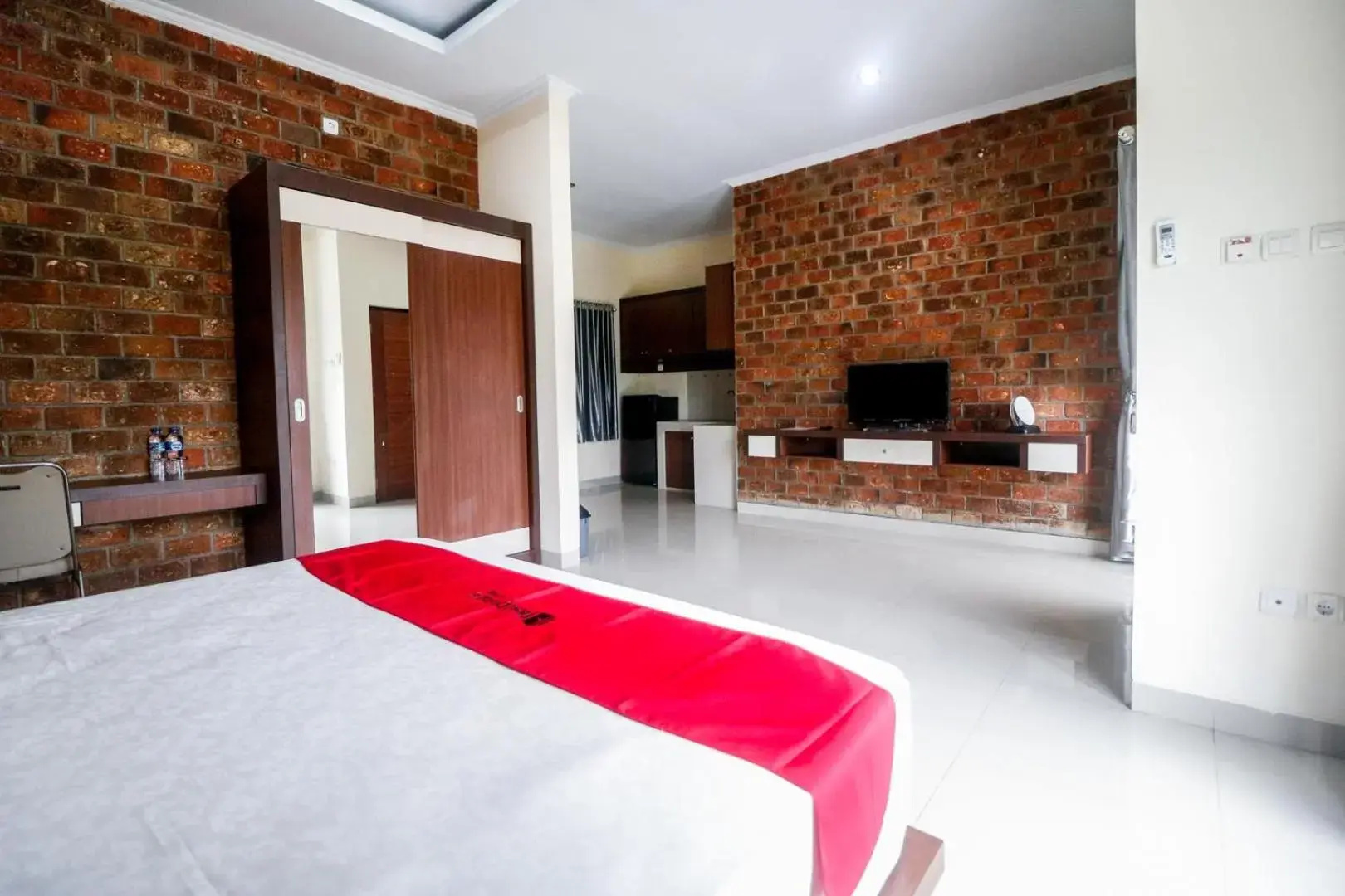 Foto - RedDoorz Plus near Kualanamu Airport Medan