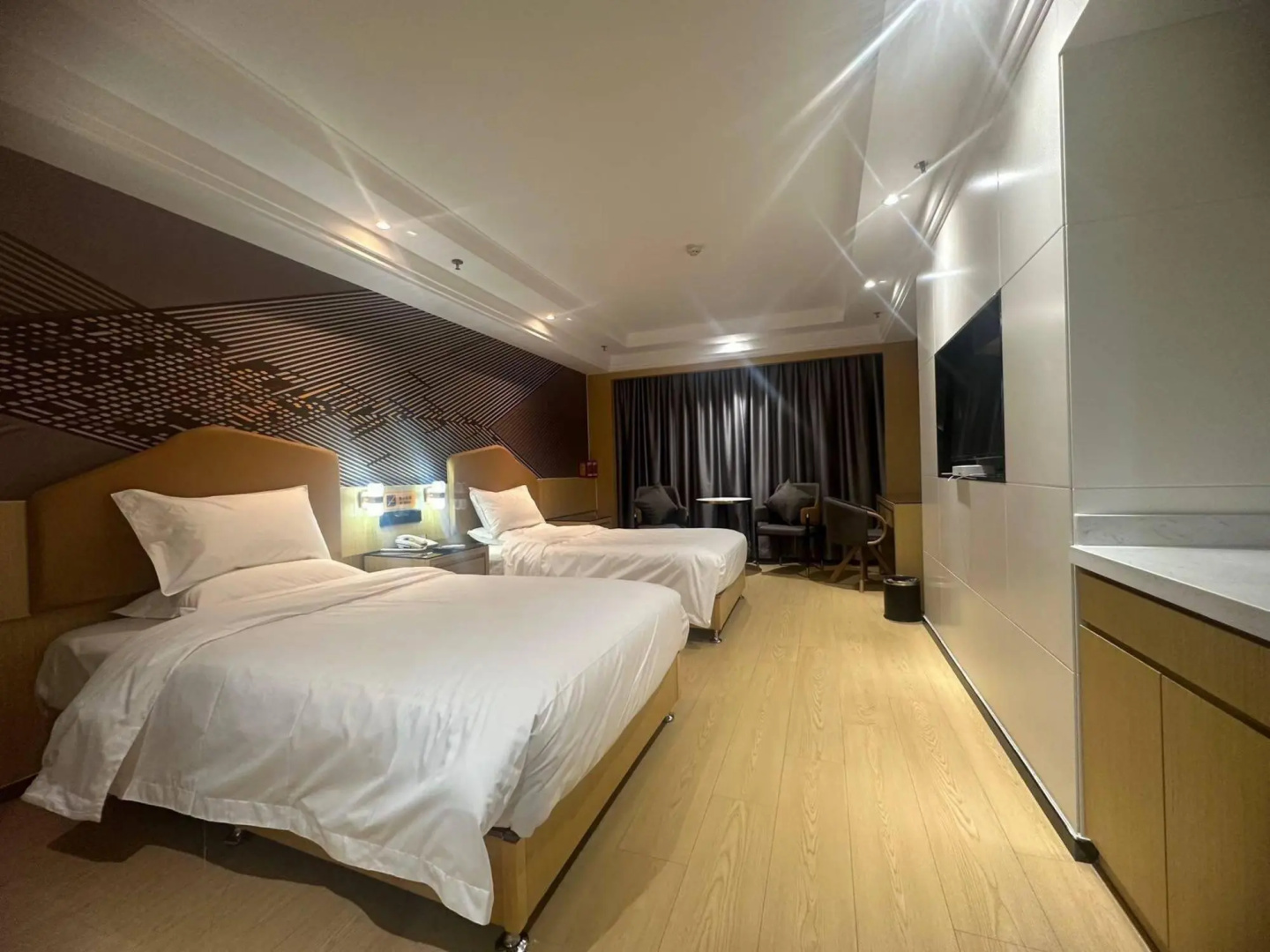 IU Hotel (Urumqi International Airport Yingbin Road)