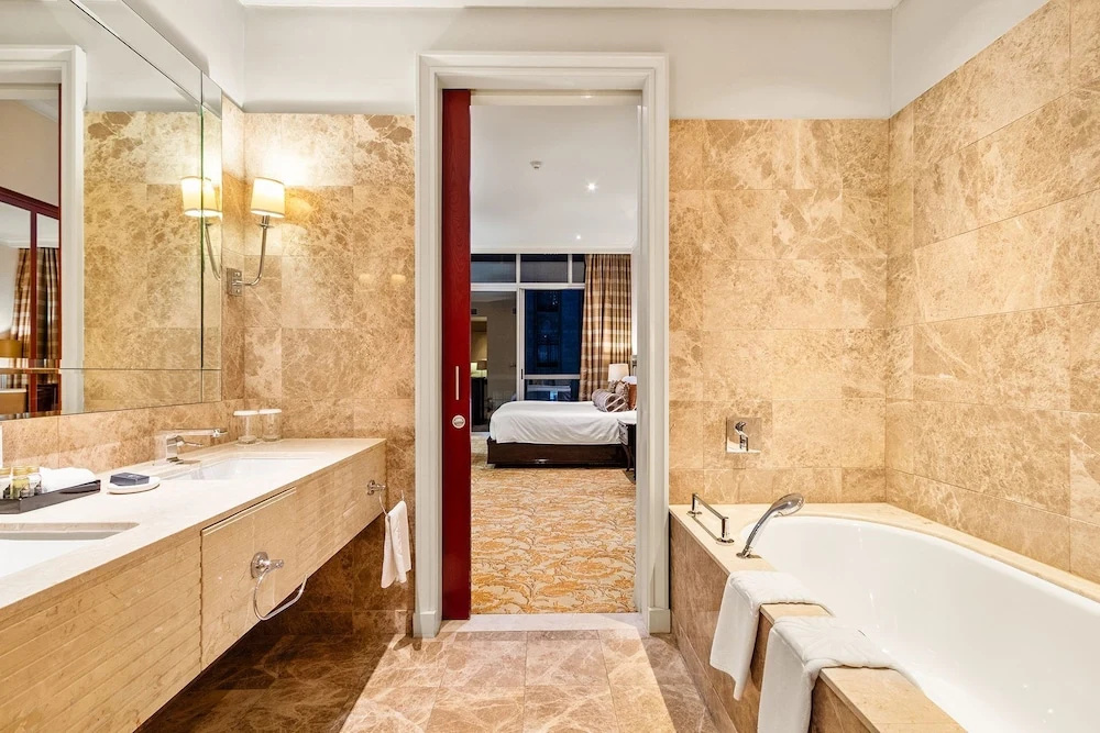Photo - Taj Hotel 305