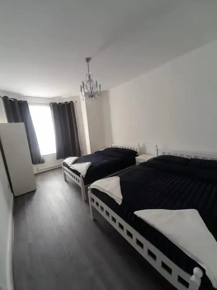 Photo - Rayan's Lodge Stratford London by OYO