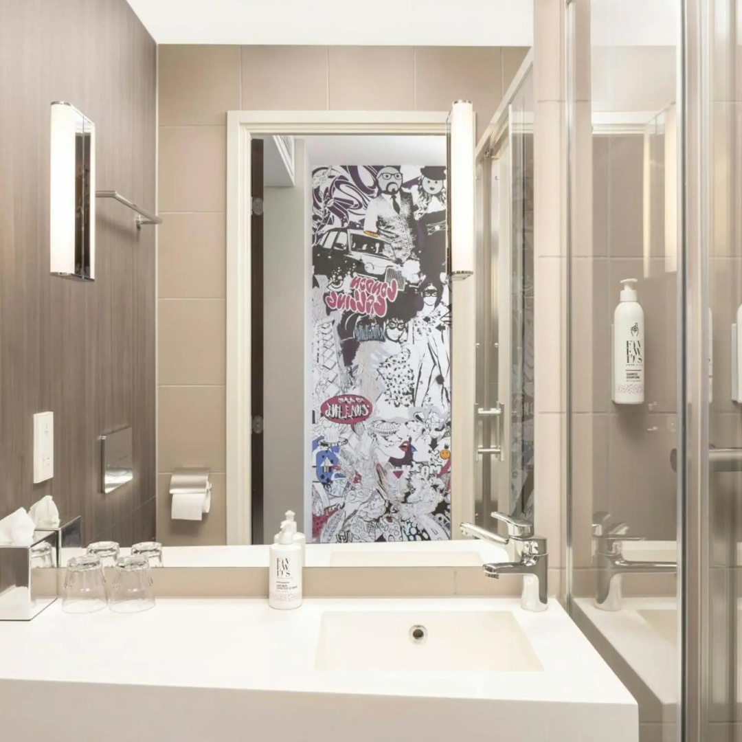 Photo - MOXY London Heathrow Airport