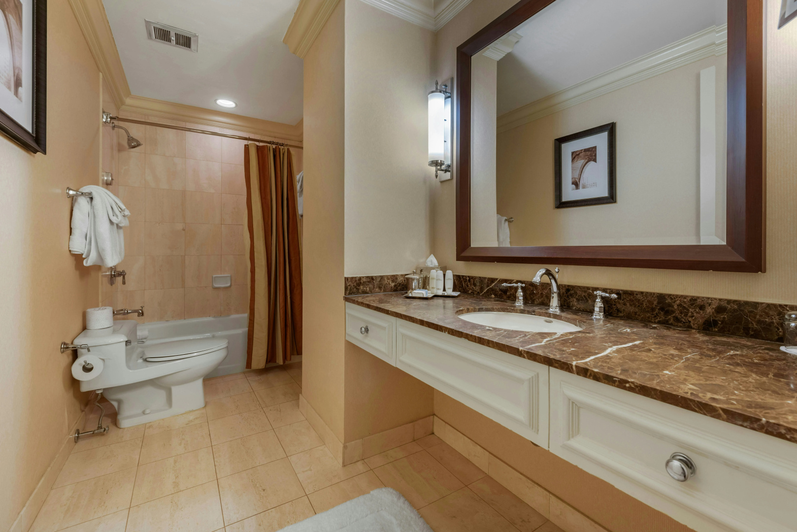 Photo - Omni William Penn Hotel