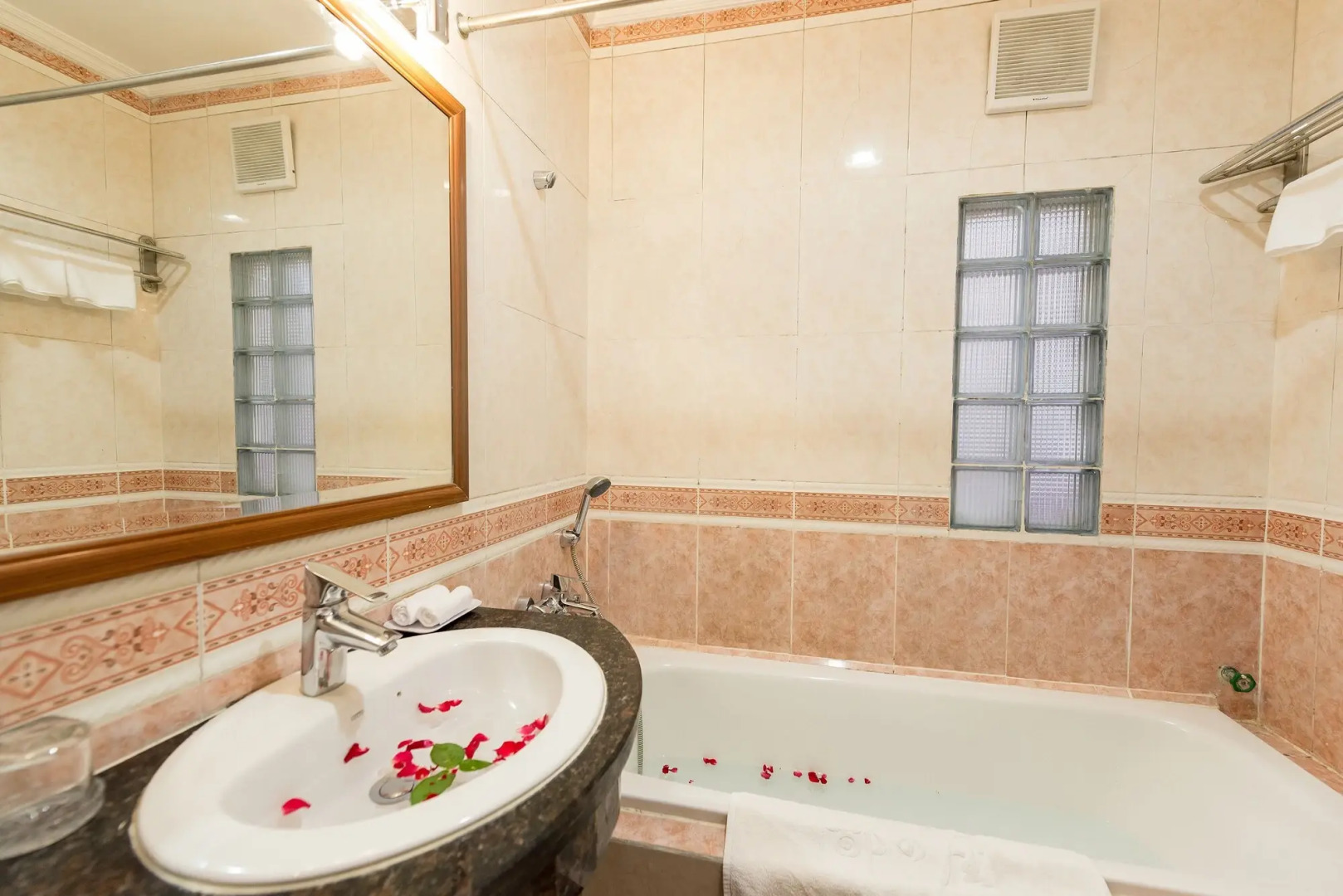 Photo - Prince II Hotel