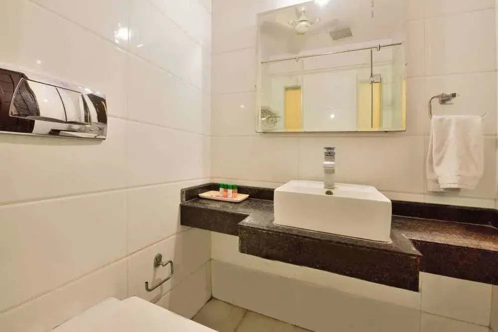 Foto - Hotel Taksh inn, Near Karol Bagh, Metro Station