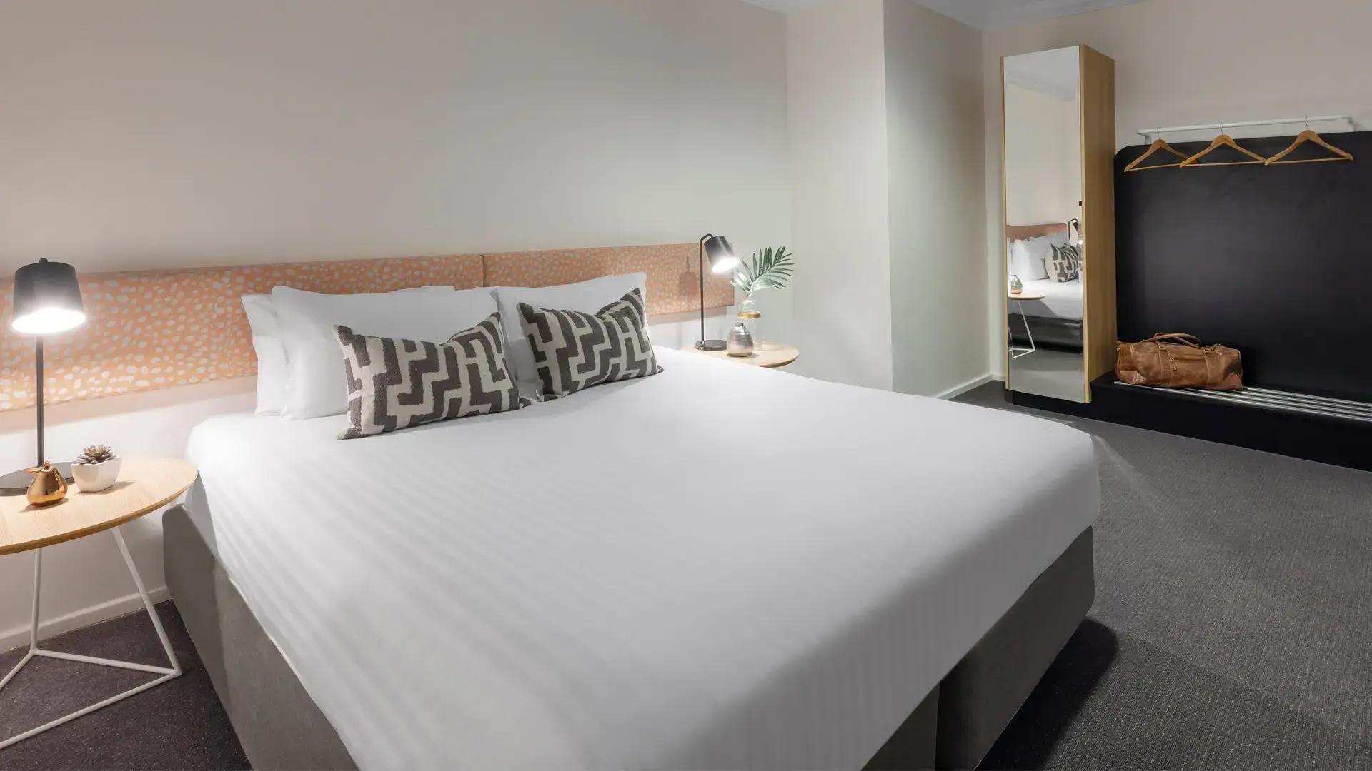Photo - Oaks Perth Hotel