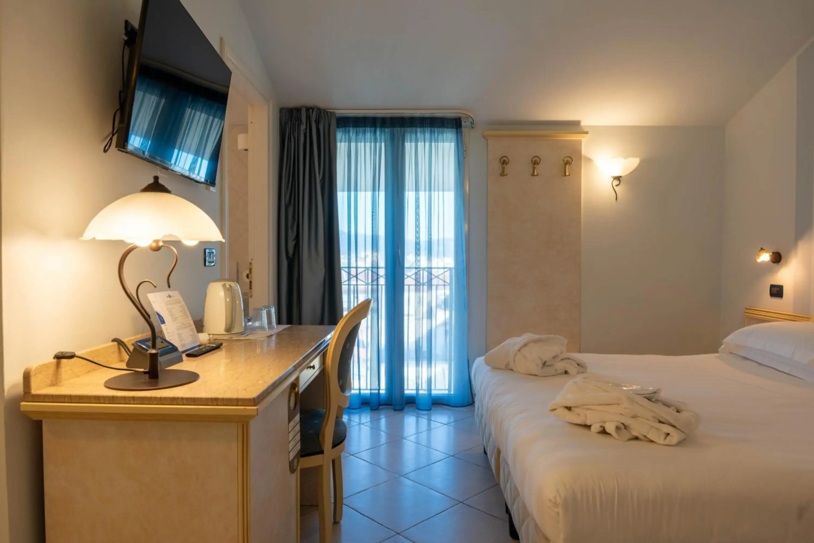 Photo - Hotel London