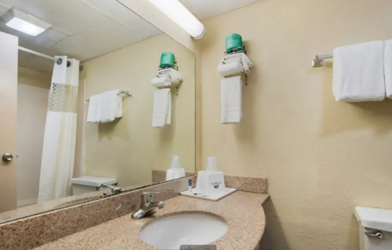 Photo - Americas Best Value Inn Tulsa at I-44