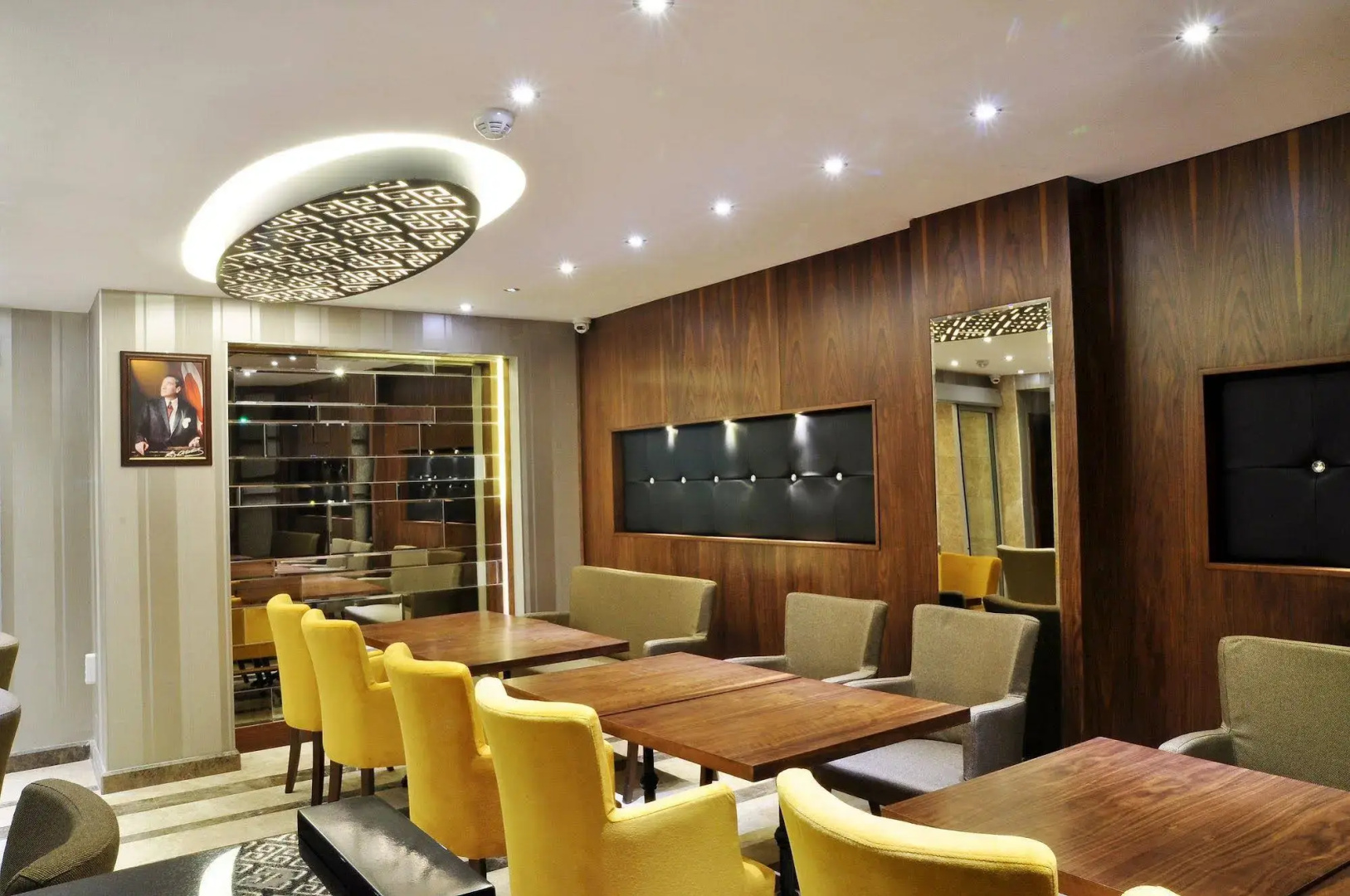 Photo - Avin Hotel