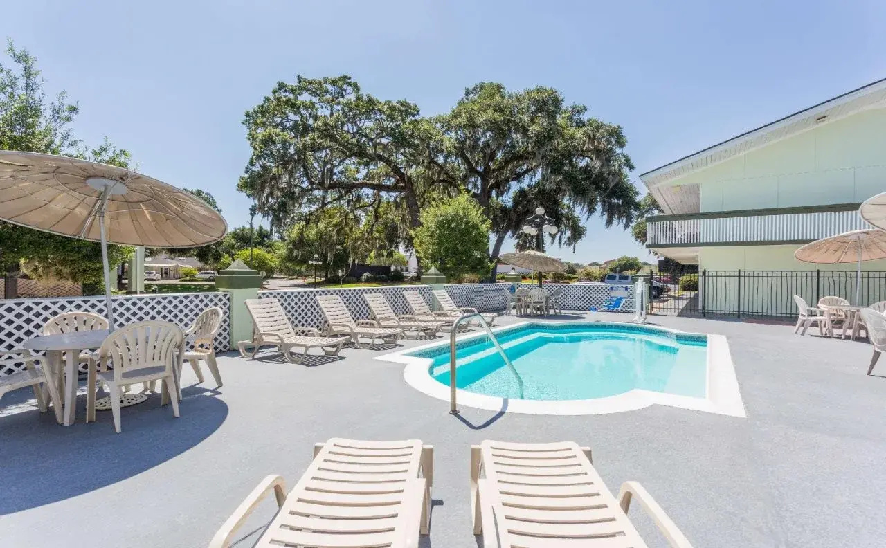 Photo - Red Roof Inn Savannah – Southside/Midtown