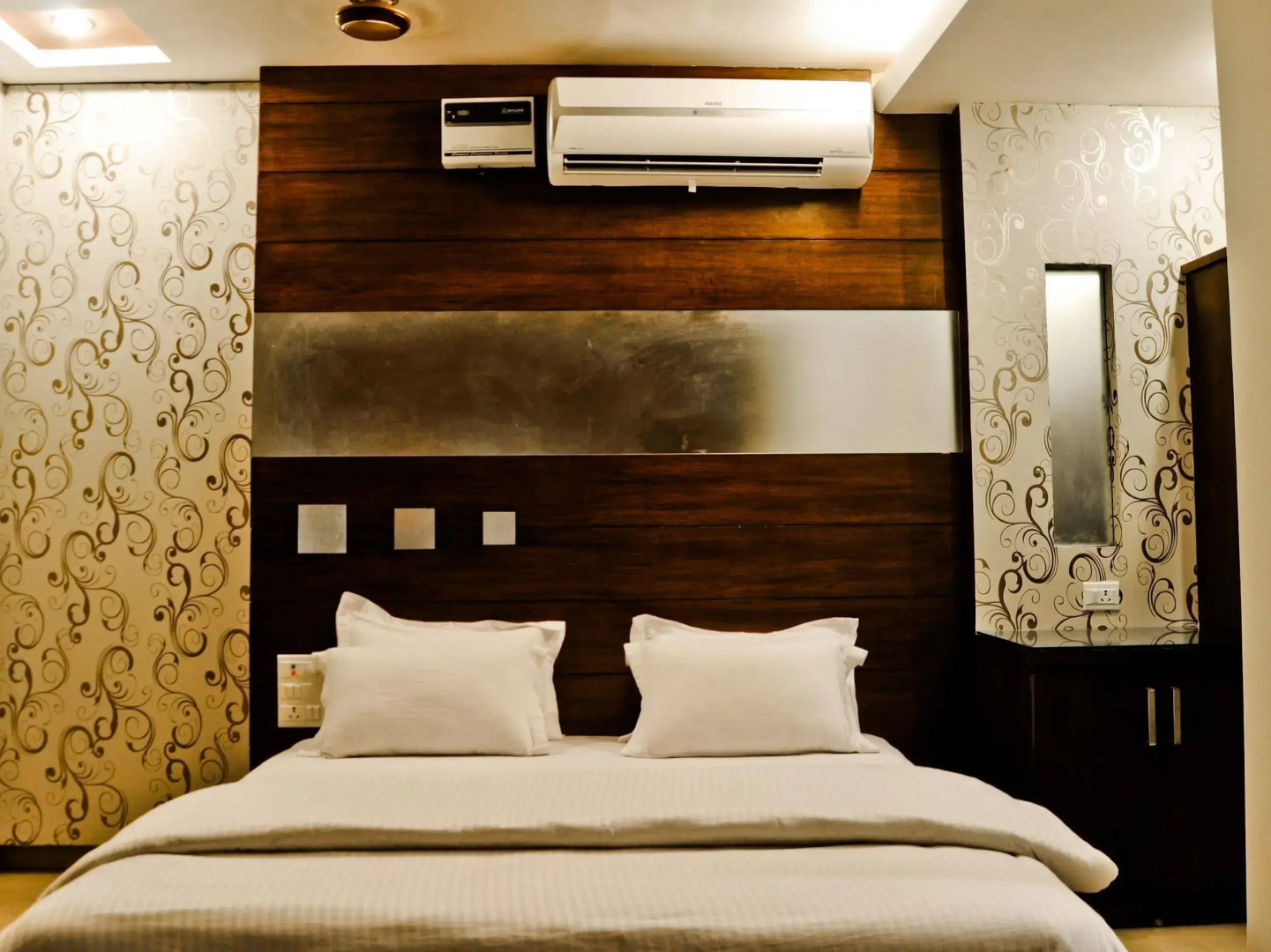 Photo - Hotel Vanson Villa, City Centre - With Free Airport & Train Station Pickup