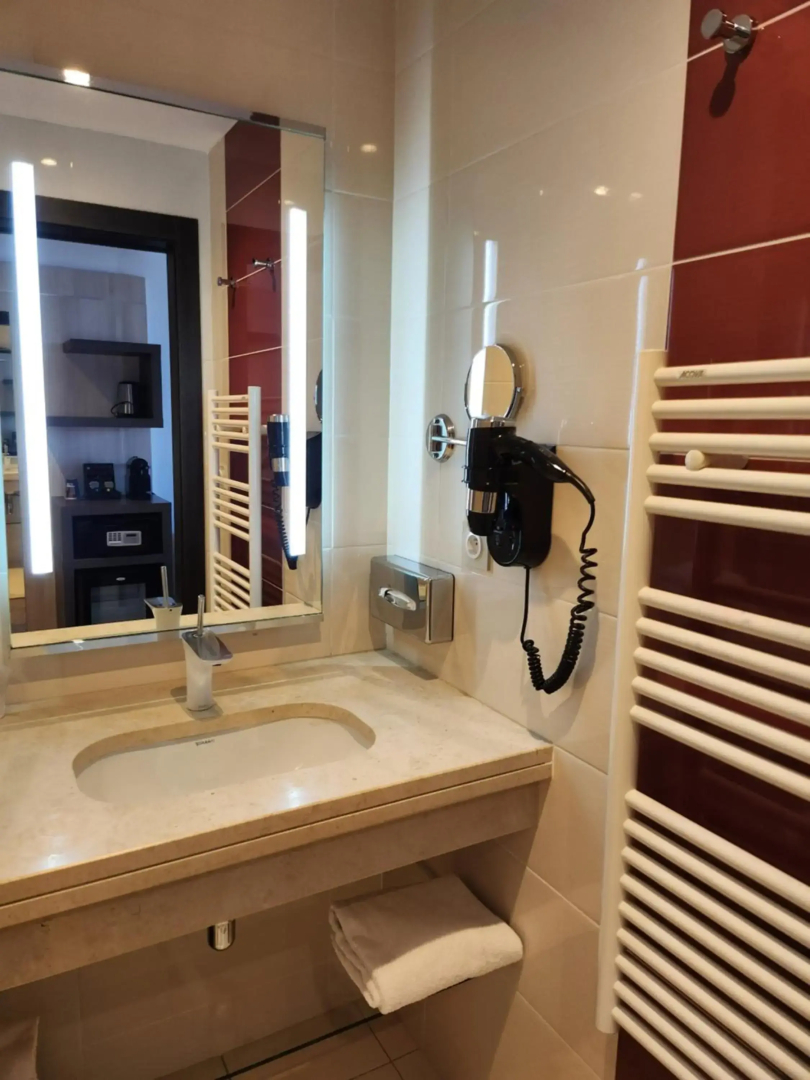 Foto - Kyriad Prestige Lyon Est - Saint Priest Eurexpo Hotel and SPA