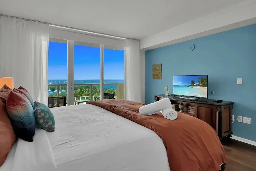 Photo - SF Tropical Paradise - Spacious 3/3