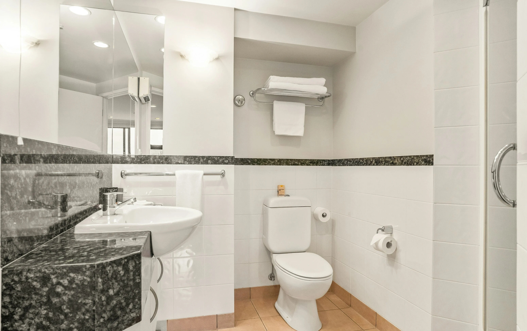 Photo - Parkside Hotel & Apartments