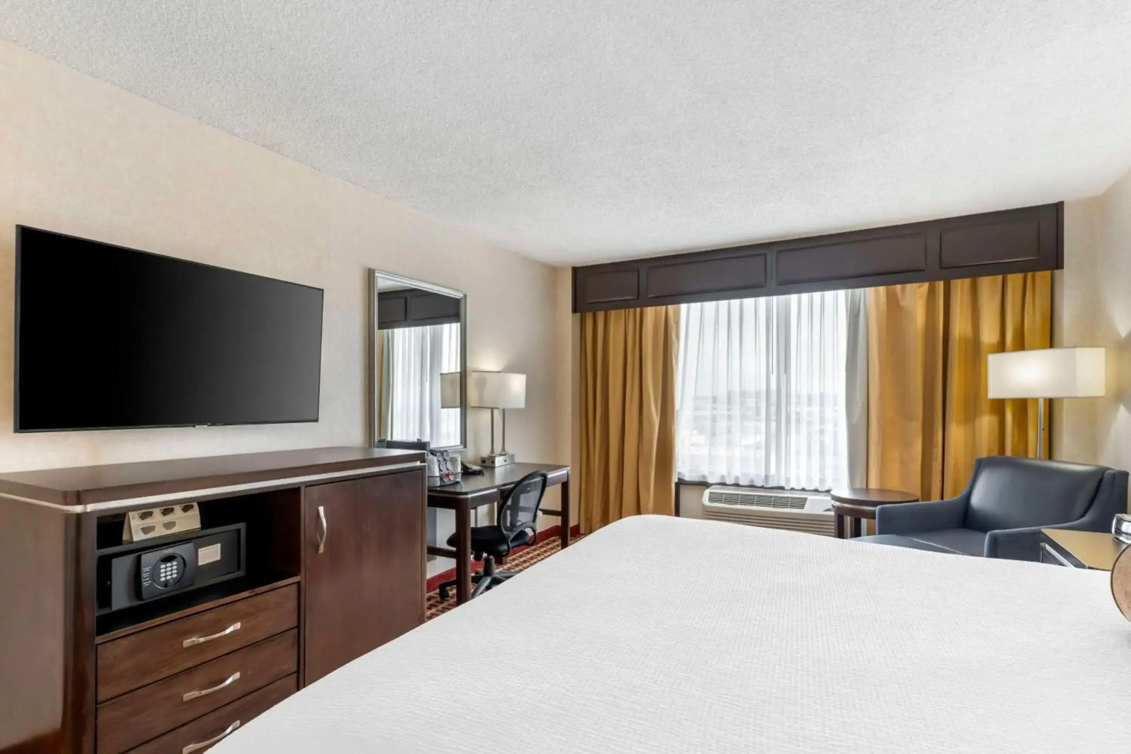 Photo - Best Western Plus Grosvenor Airport Hotel