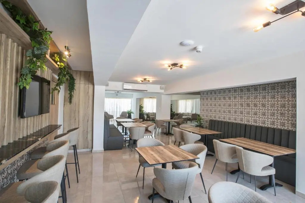 Photo - Bohemian Gardens Hotel