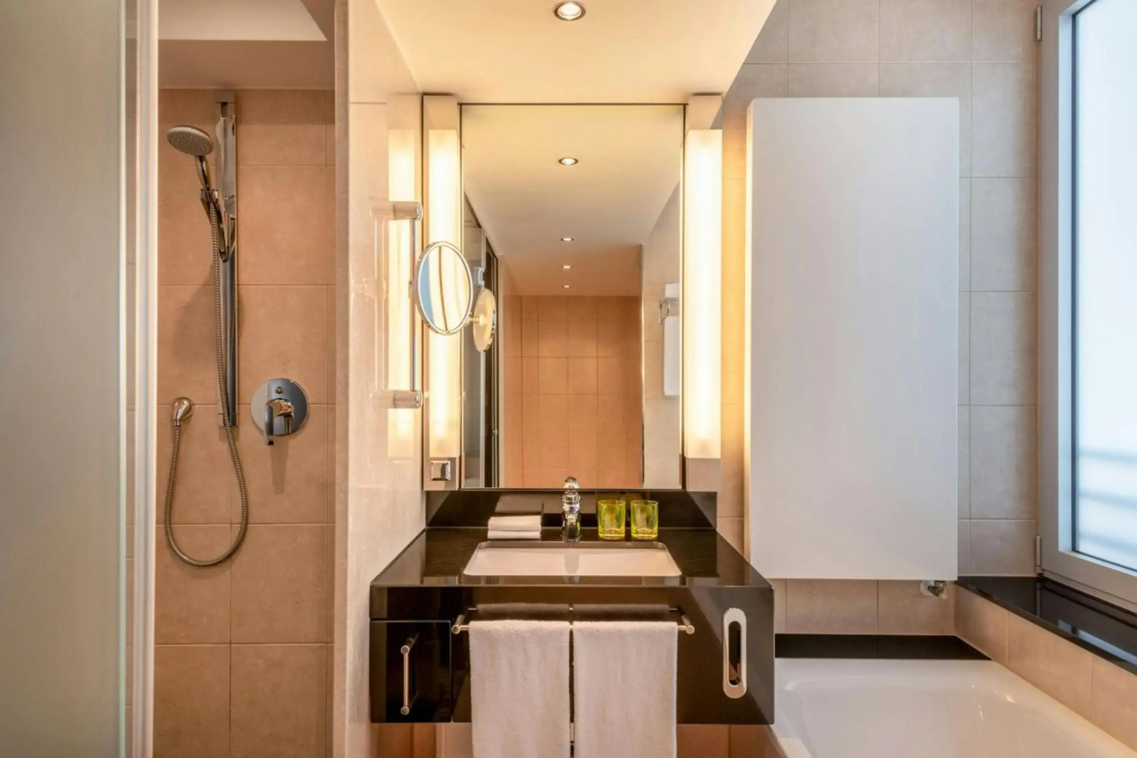 Photo - Four Points by Sheraton Munich Arabellapark