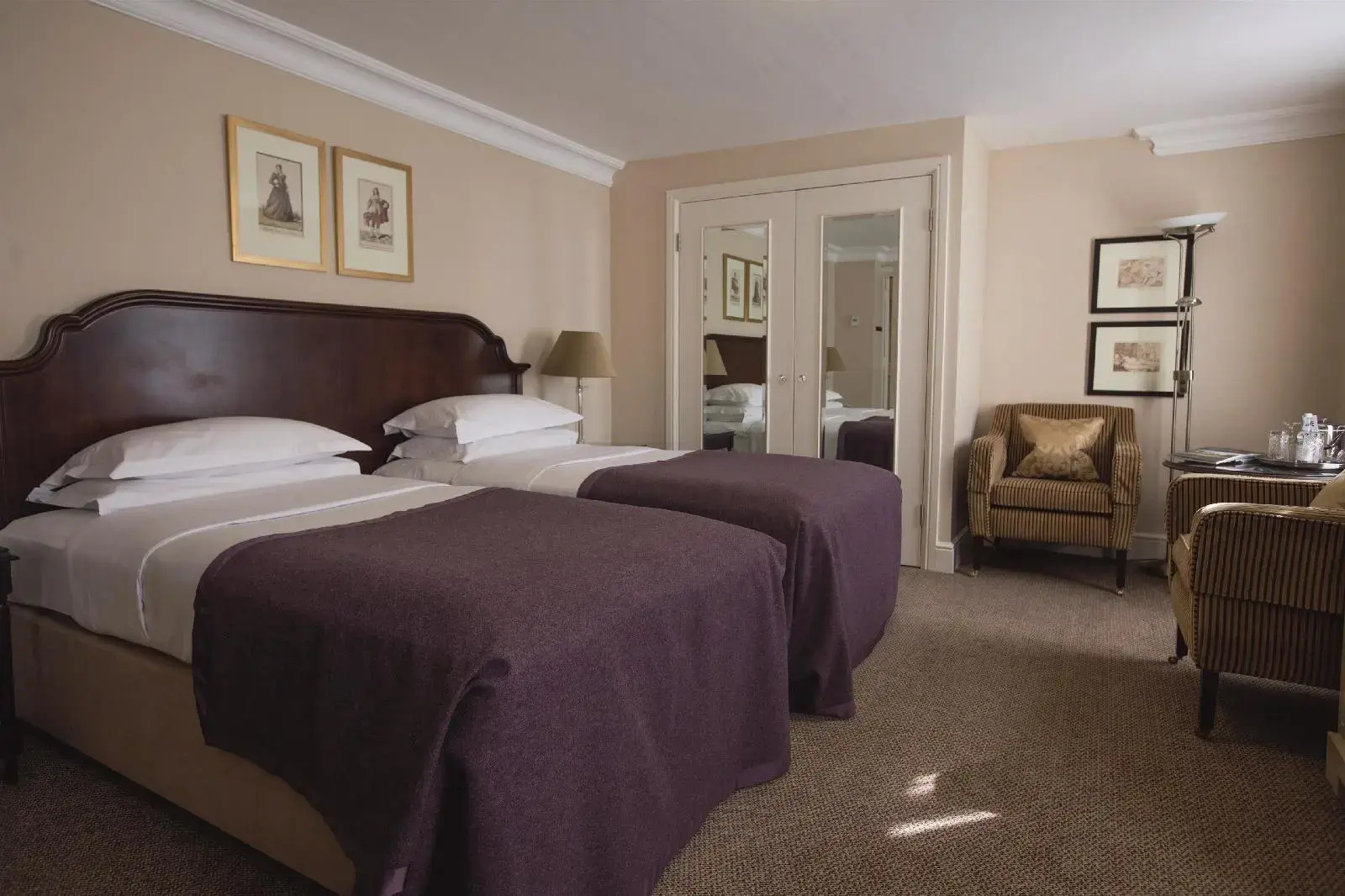 Photo - Macdonald Bear Hotel