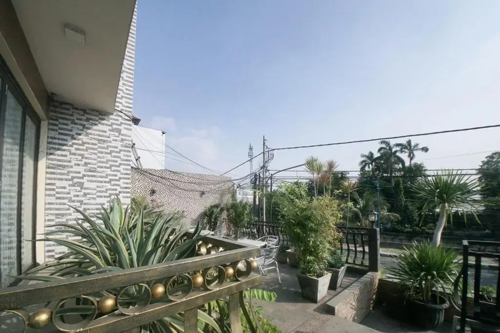 Foto - RedDoorz Plus near Green Pramuka Square Mall