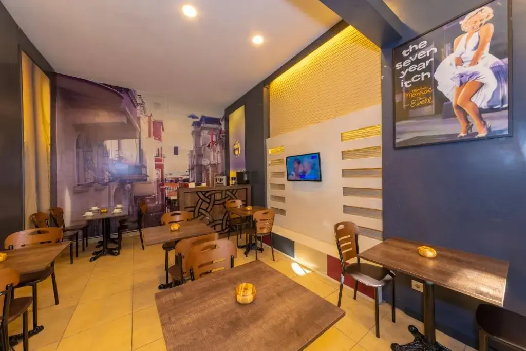 Photo - ivy hostel cafe