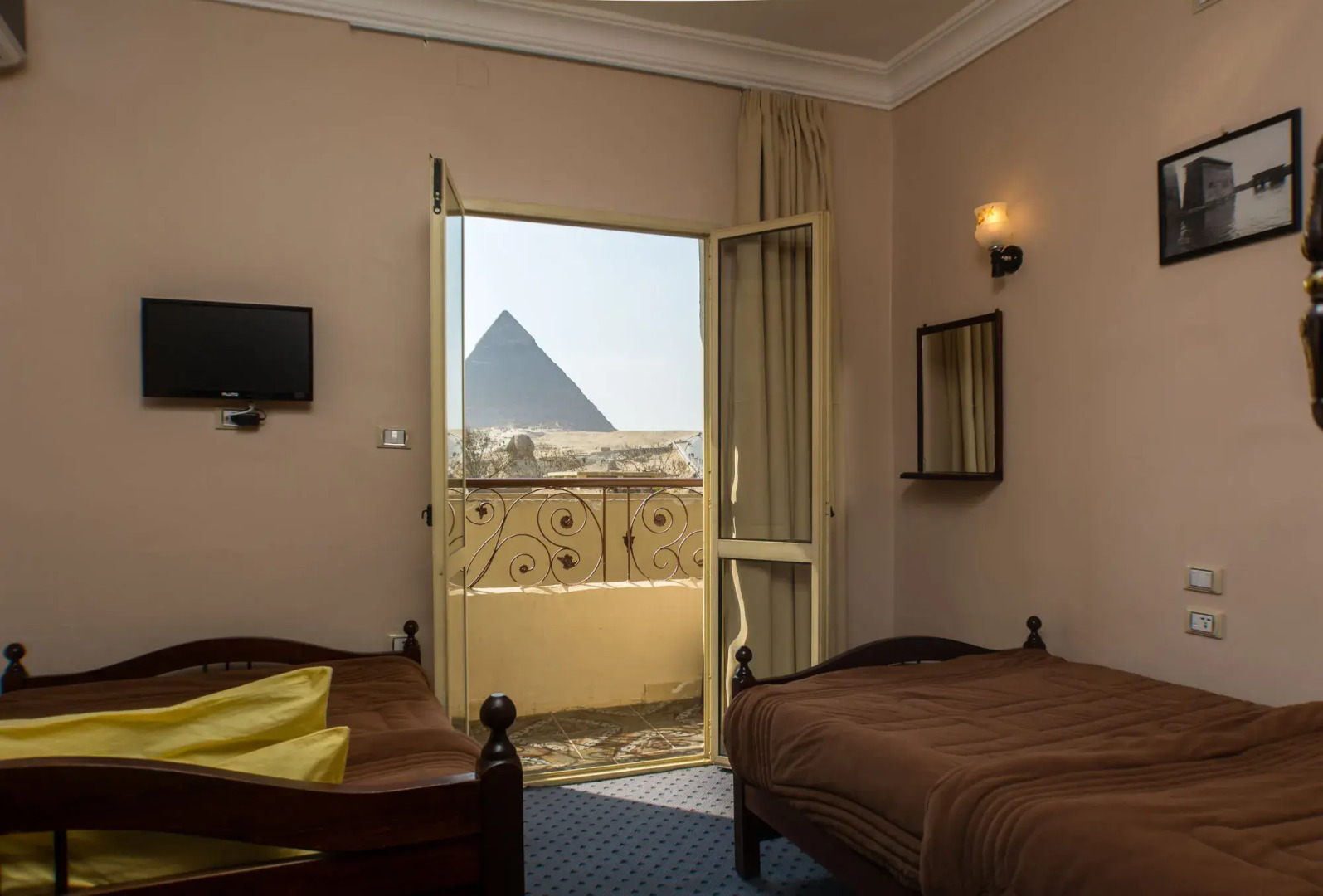 Photo - Pyramids view inn