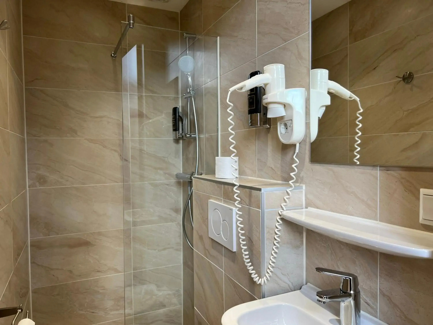 Photo - Blossoms City Hotel