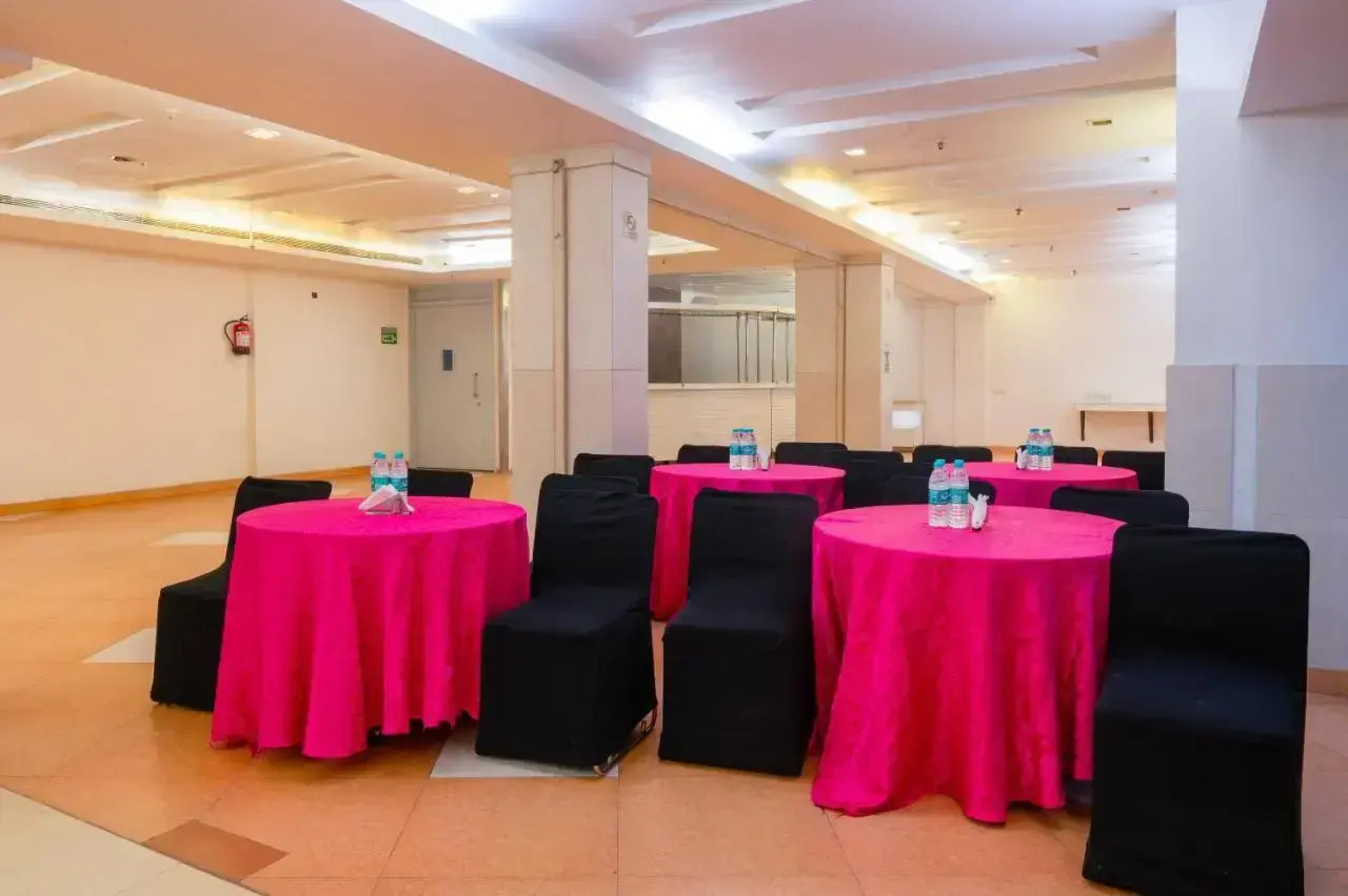 Foto - Treebo Twin Tree