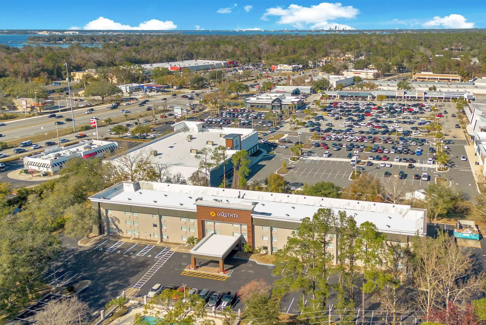 Foto - La Quinta Inn & Suites by Wyndham Jacksonville Mandarin