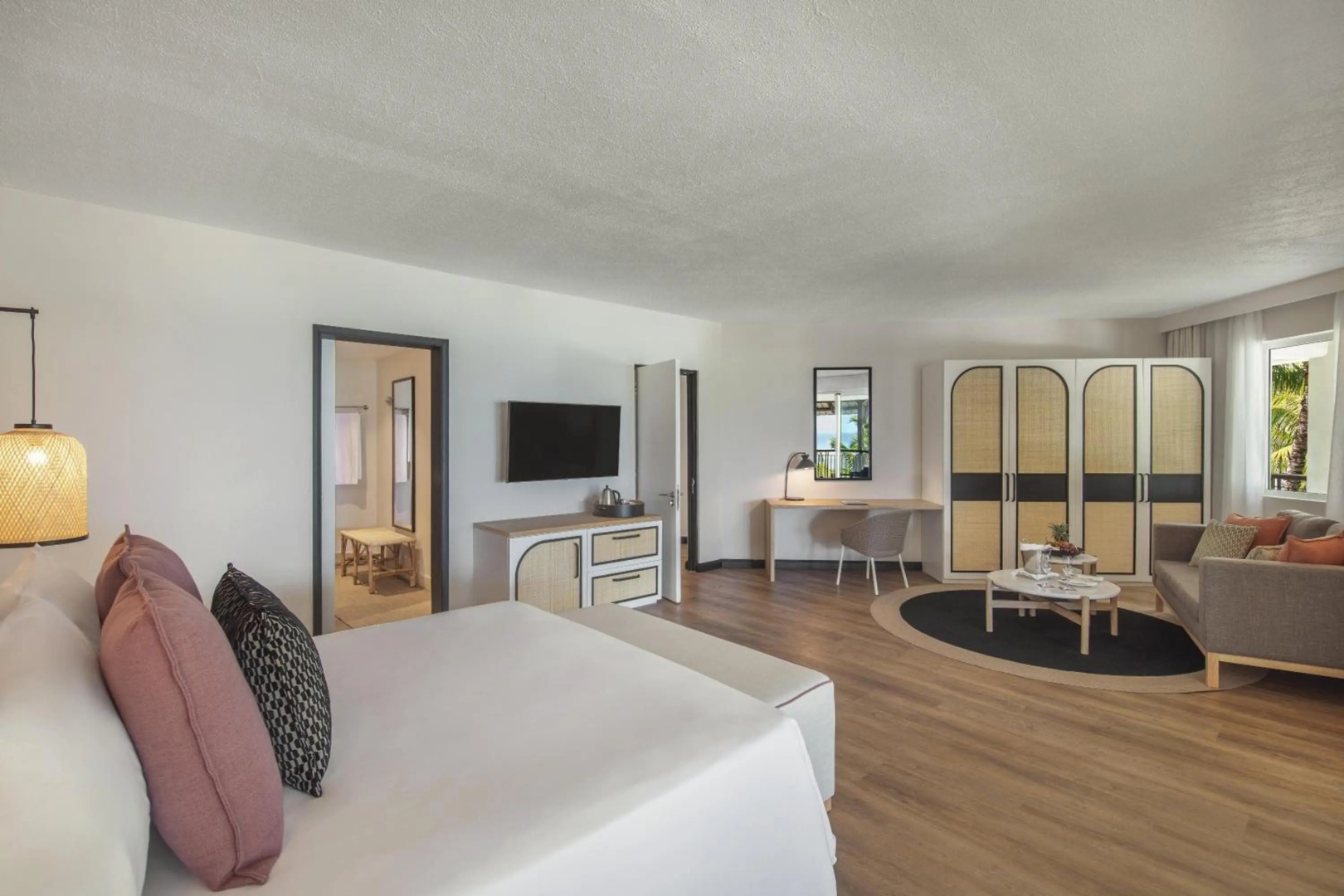 Photo - Victoria Beachcomber Resort & Spa
