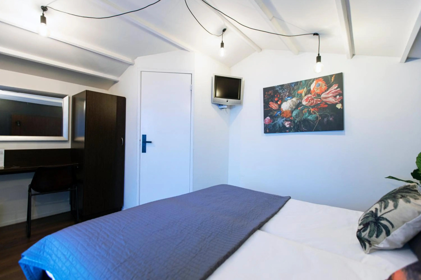 Photo - Quentin England Hotel