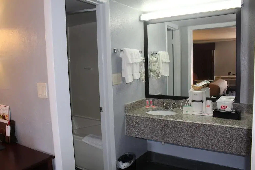 Photo - Econo Lodge Austin North near The Domain