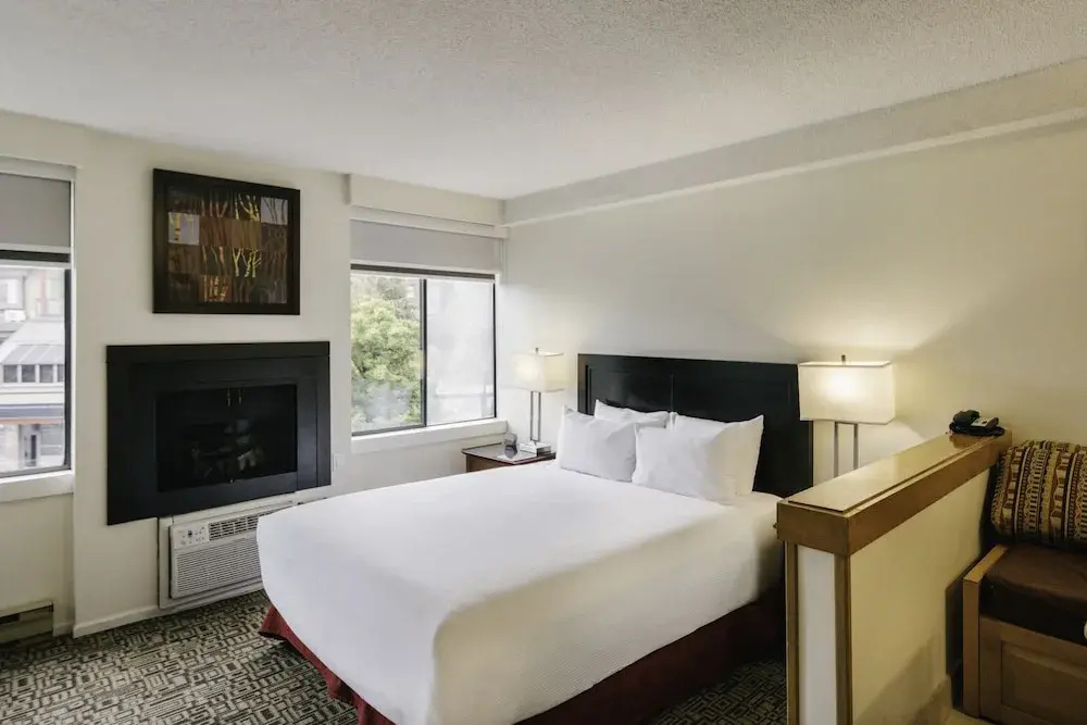 Photo - Mountain Side Hotel Whistler by Executive