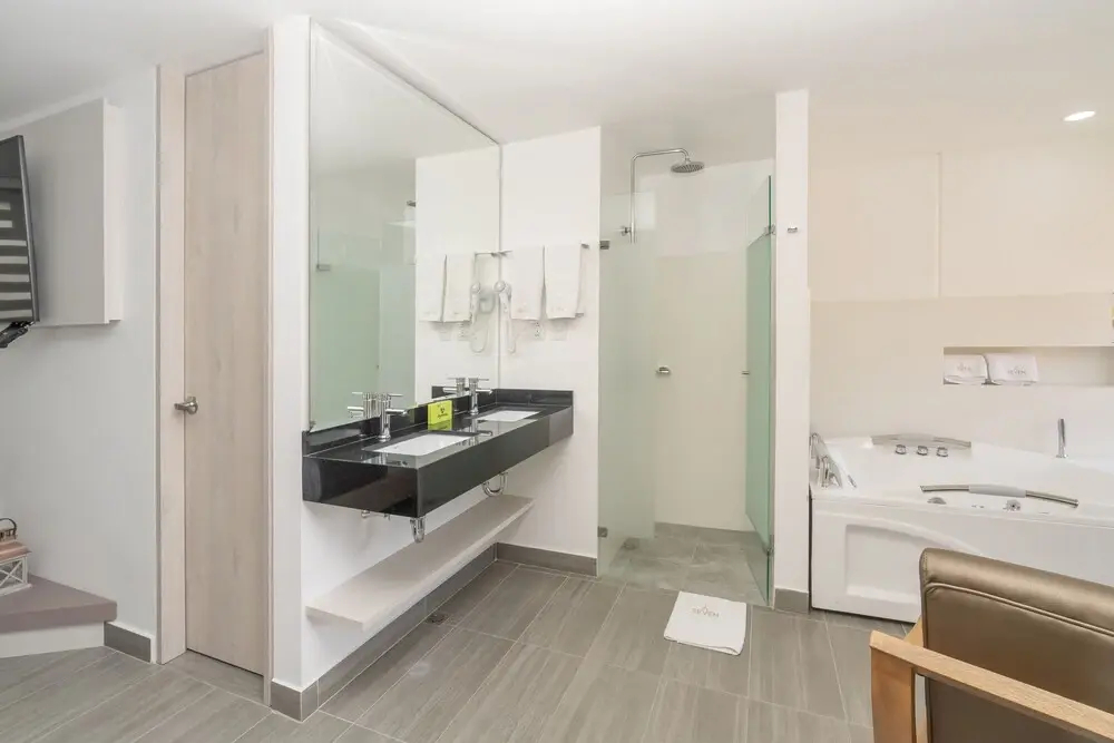 Photo - Seven Inn Hotel