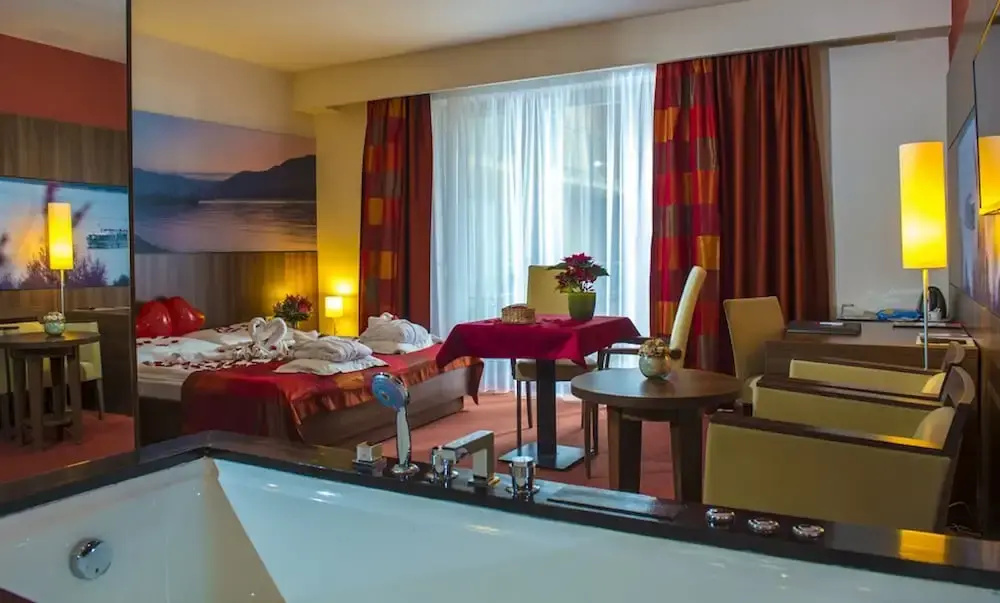 Photo - Royal Club Hotel
