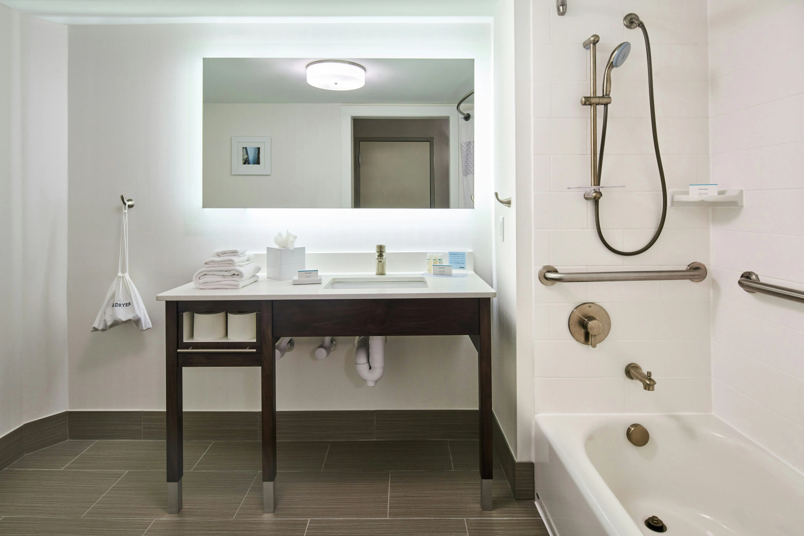 Photo - Hampton Inn & Suites Chapel Hill/Durham, Area