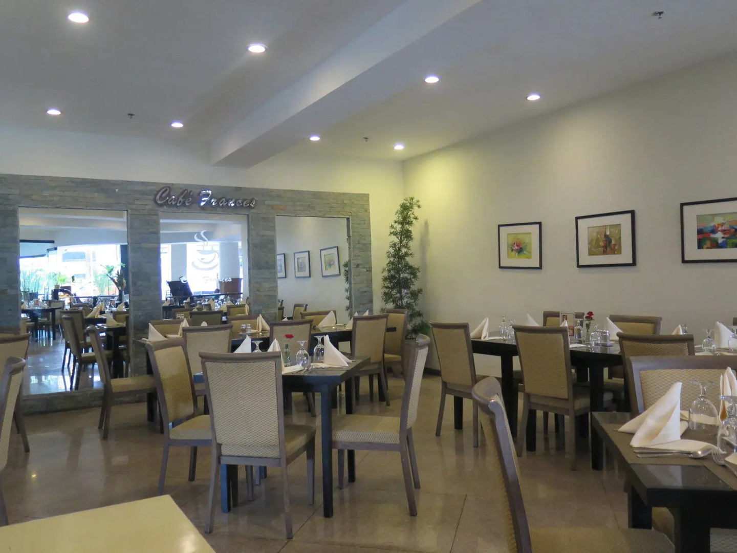 Foto - The Pinnacle Hotel and Suites