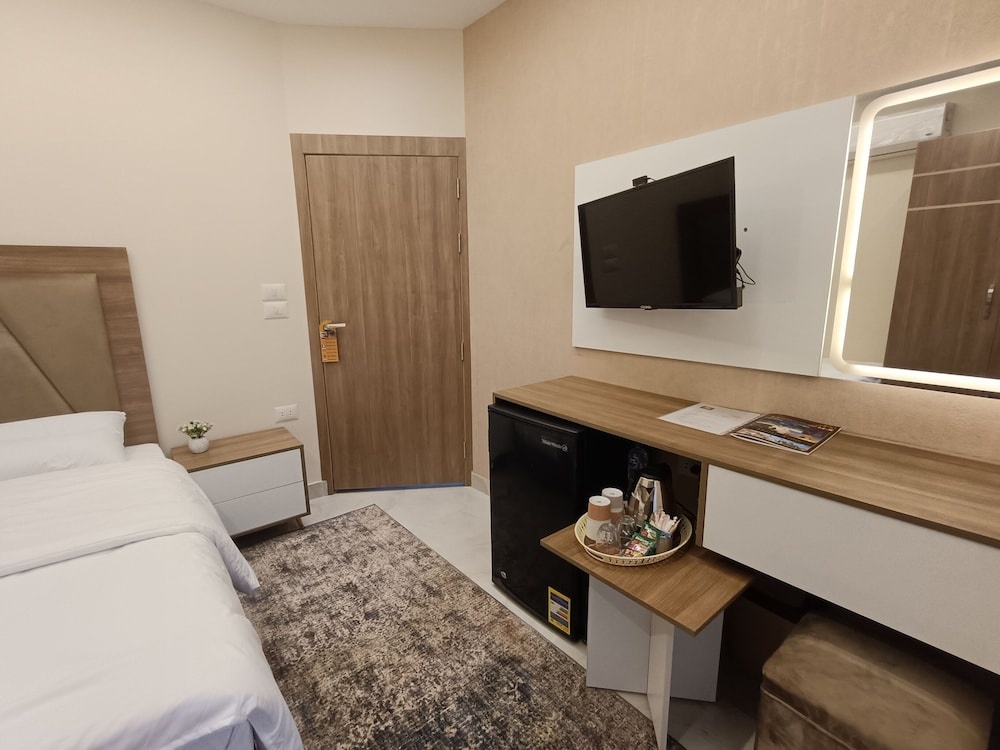 DISCOVER Pyramids inn