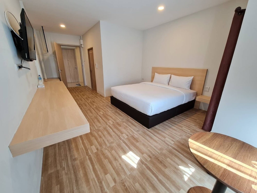 The Charlotte Smart Hotel Lopburi