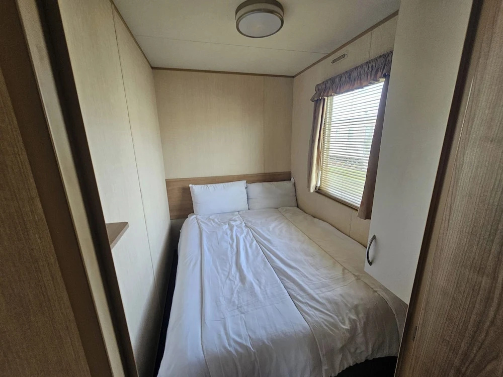 Ty Mawr Chalet Sleeps 6 With Fireplace