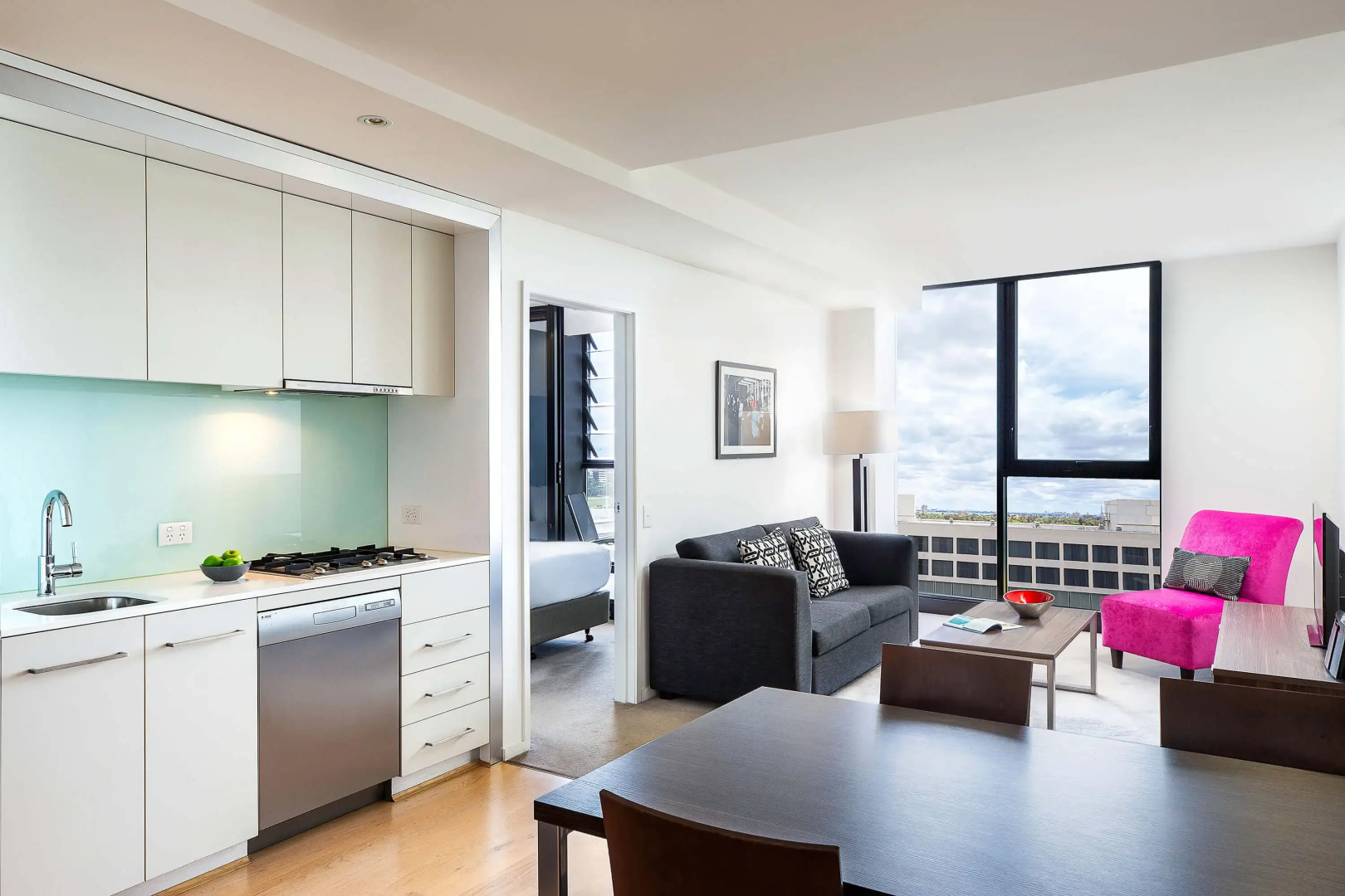 Photo - Oaks Melbourne St Kilda Road Hotel