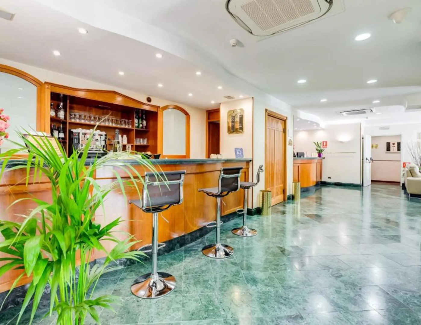 Photo - Romoli Hotel