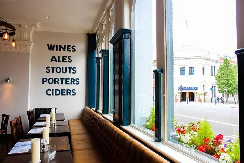 Foto - Hand & Flower