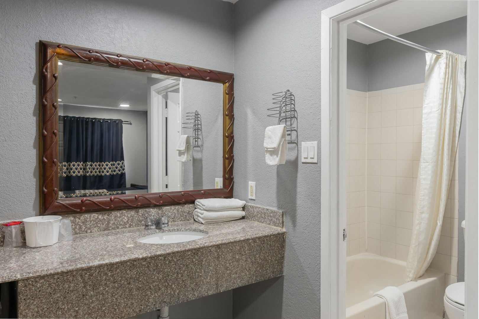 Photo - Golden Inn Dallas by Hotel O