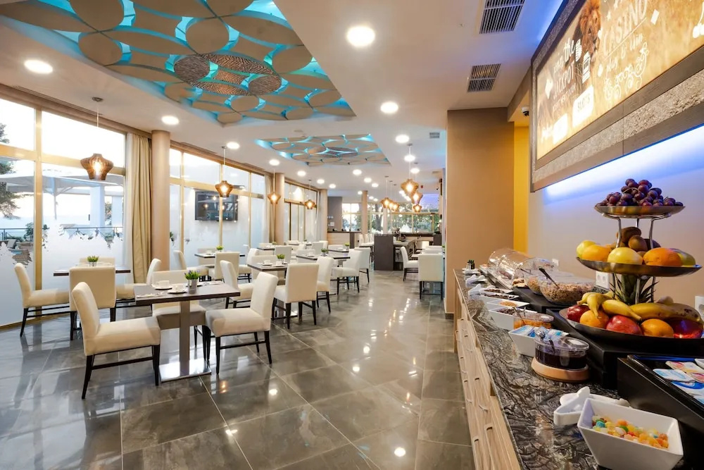 Photo - Hotel Admiral Casino & Lodge