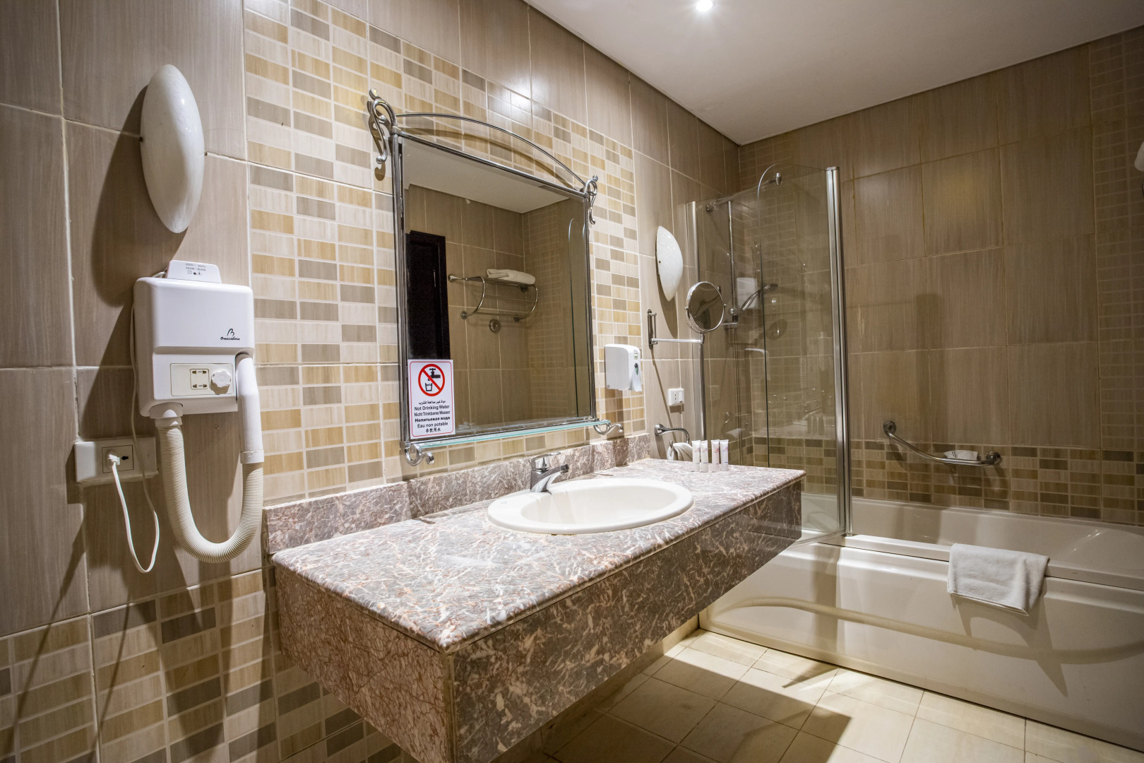 Photo - AMC Royal Hotel & Spa