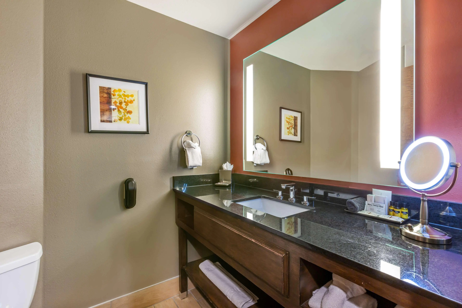 Photo - Best Western Premier Ivy Inn & Suites
